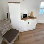 Neue Moderne Ferienwohnung, Separater Eingang, Seenähe Apartment *