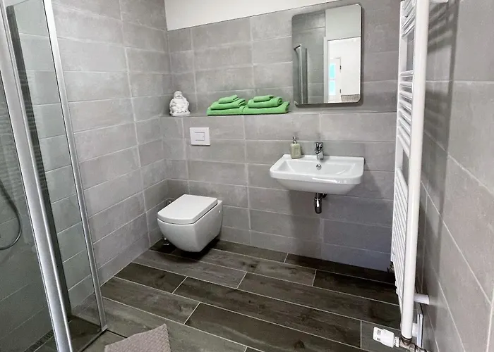 Neue Moderne Ferienwohnung, Separater Eingang, Seenaehe Krakow am See